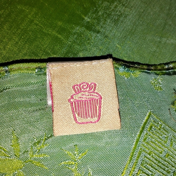 GORGEOUS IRIDESCENT SILK SCARF - Picture 9 of 10